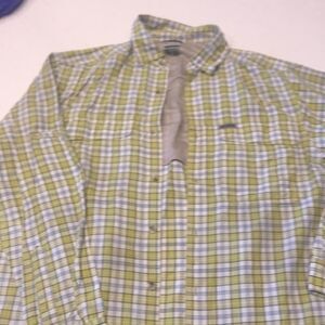Columbia men’s titanium large shirt good cond.